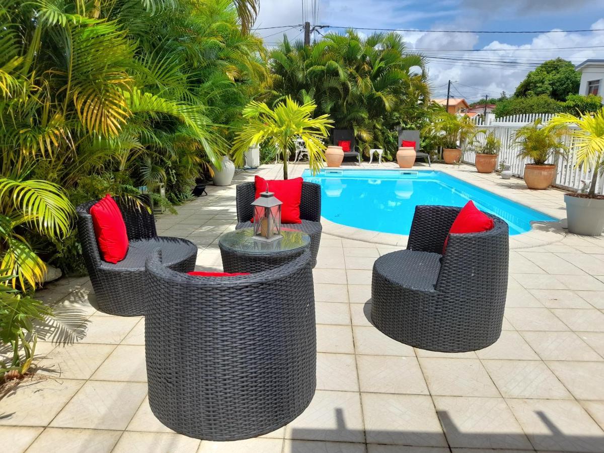 Coquet F2 Climatise Avec Piscine Au Lamentin Le Lamentin Exterior foto