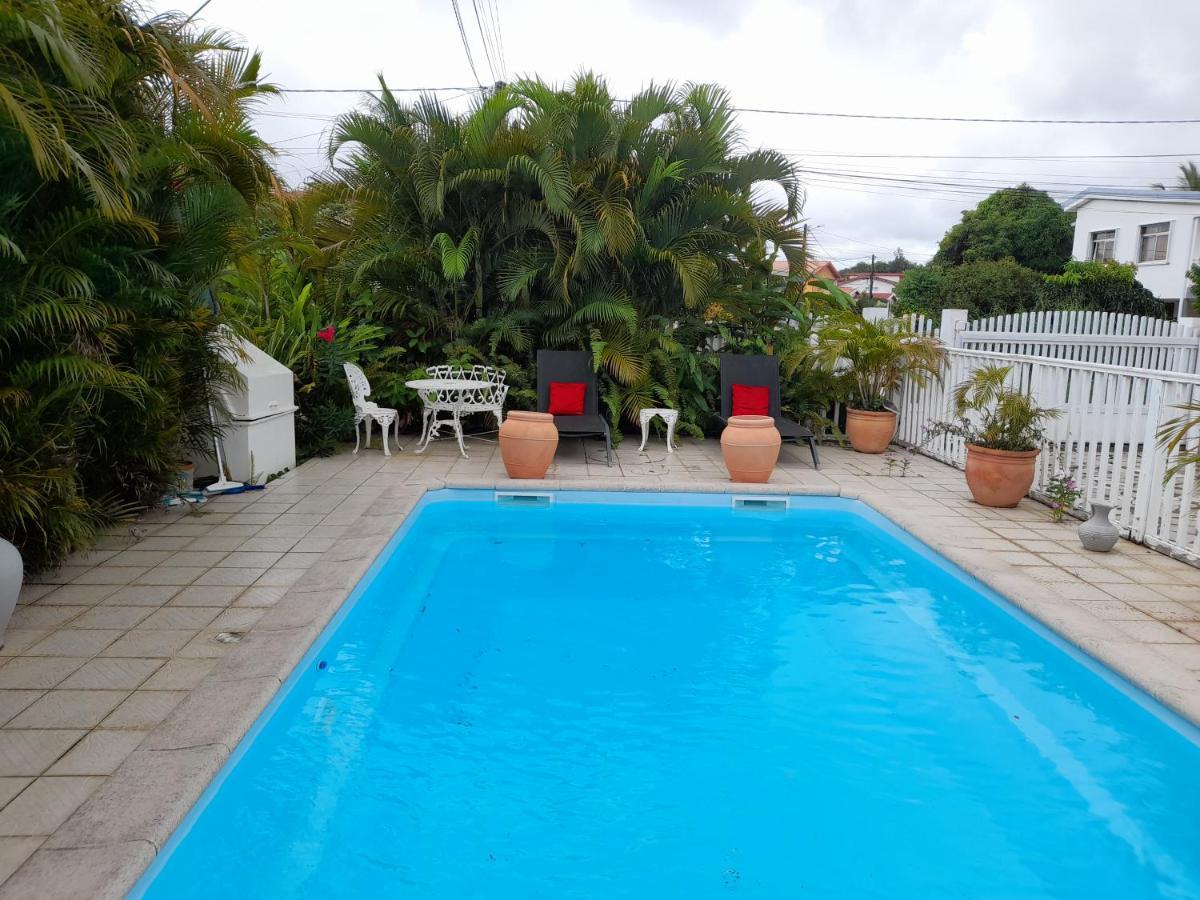 Coquet F2 Climatise Avec Piscine Au Lamentin Le Lamentin Exterior foto